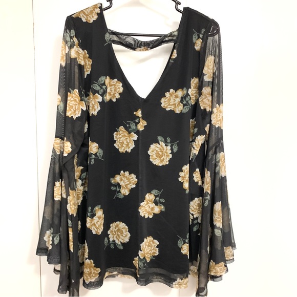 torrid Tops - Torrid Floral Bell Sleeved Shear Blouse 2X
